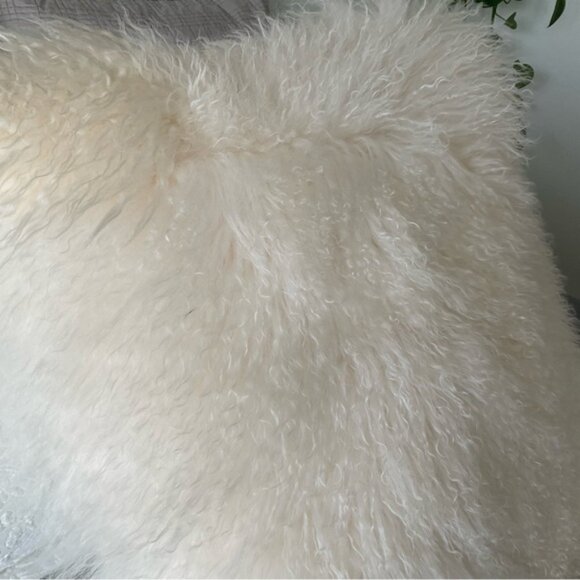 🤩Mongolian White Fur Decorative Pillow - Large - Picture 2 of 5
